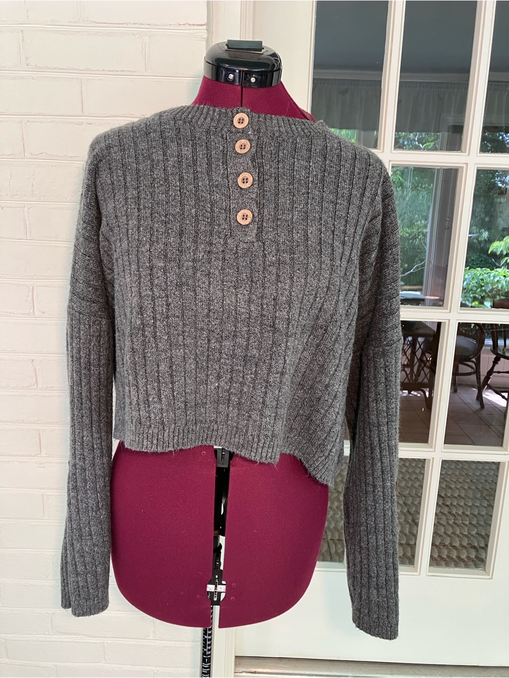 Forever 21 Cropped Ribbed Sweater | Button Sleeve Detail | Heather Gray | Large